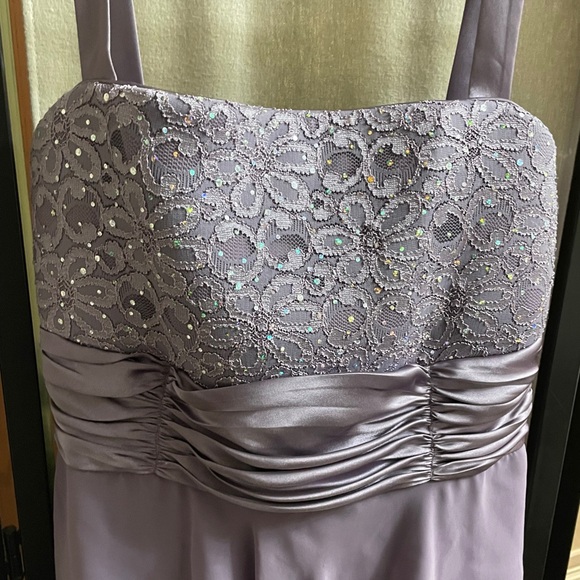 R & M Richard’s Size 14 Two Piece Lilac dress and short jacket with sequins. - Picture 5 of 15